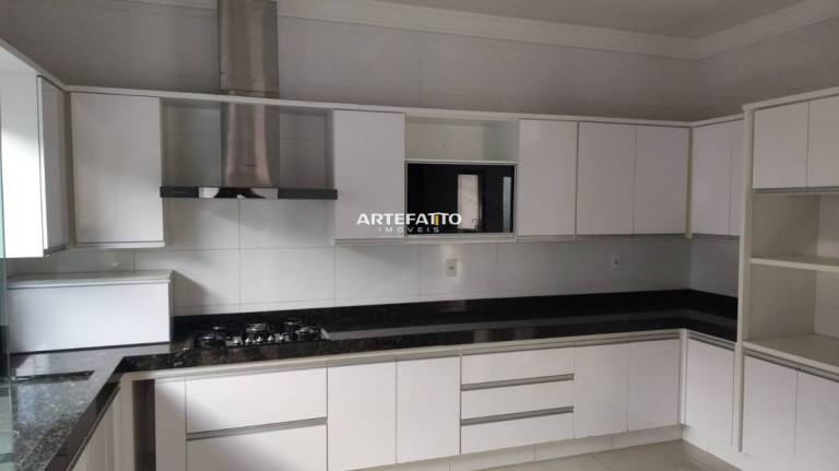 Imagem Casa com 4 Quartos à Venda, 240 m² Imagem Casa com 4 Quartos à Venda, 240 m²