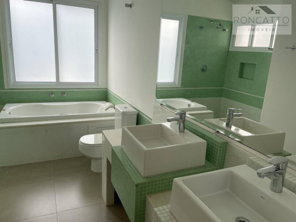 Imagem Casa de Condomínio com 4 Quartos à Venda, 240 m²