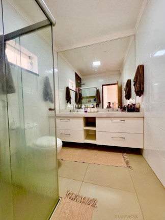 Imagem Casa com 2 Quartos à Venda, 250 m² Imagem Casa com 2 Quartos à Venda, 250 m²