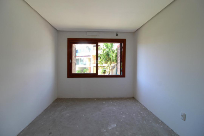 Imagem Casa com 3 Quartos à Venda, 240 m² em Vila Nova - Porto Alegre Imagem Casa com 3 Quartos à Venda, 240 m² em Vila Nova - Porto Alegre