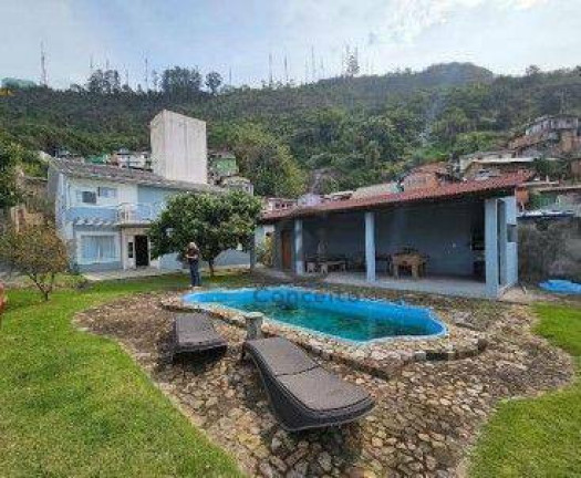 Imagem Casa com 4 Quartos à Venda, 266 m² em Trindade - Florianópolis