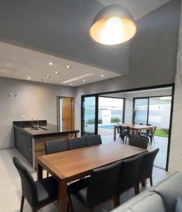 Imagem Casa com 3 Quartos à Venda, 350 m² em Taubaté Imagem Casa com 3 Quartos à Venda, 350 m² em Taubaté