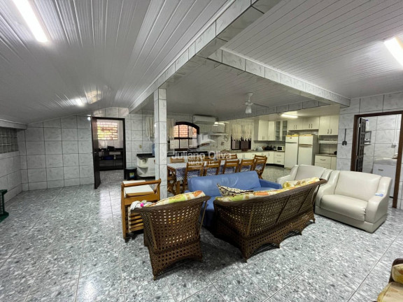 Imagem Casa com 3 Quartos à Venda, 184 m² em Barra Do Sai - Itapoá