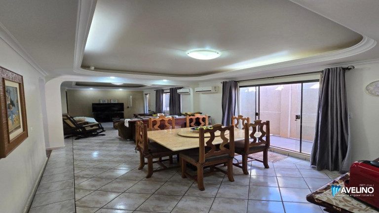 Imagem Casa com 3 Quartos à Venda, 255 m² em Vila Planalto - Dourados