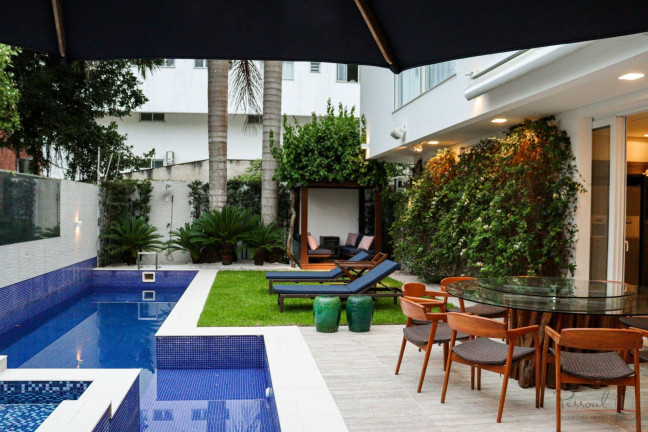 Imagem Casa com 4 Quartos à Venda, 450 m² em Jurerê - Florianópolis Imagem Casa com 4 Quartos à Venda, 450 m² em Jurerê - Florianópolis