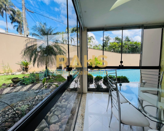 Imagem Casa com 5 Quartos à Venda, 406 m² em América - Joinville Imagem Casa com 5 Quartos à Venda, 406 m² em América - Joinville
