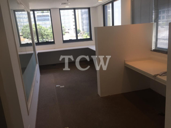 Sala Comercial à Venda, 60 m² em Vila Nova Conceição - São Paulo