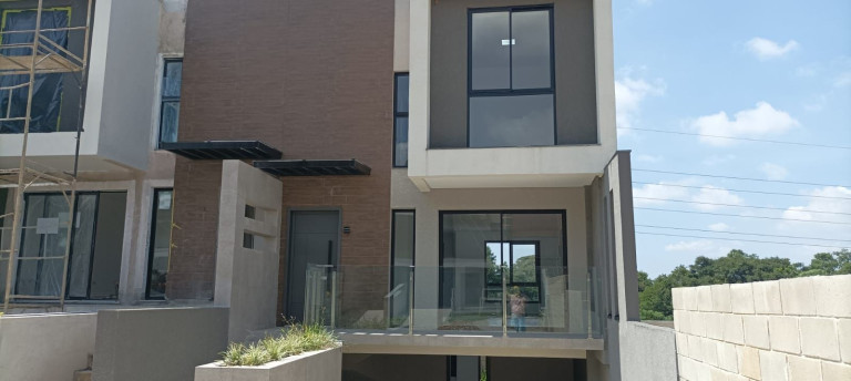 Imagem Casa com 3 Quartos à Venda, 158 m² em Pilarzinho - Curitiba Imagem Casa com 3 Quartos à Venda, 158 m² em Pilarzinho - Curitiba