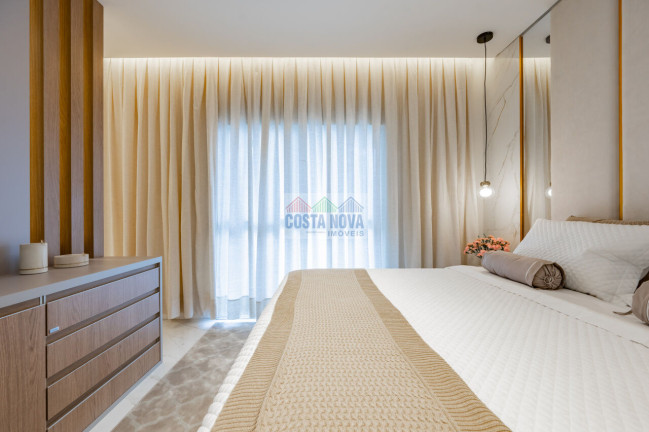 Imagem Apartamento com 4 Quartos à Venda, 234 m²