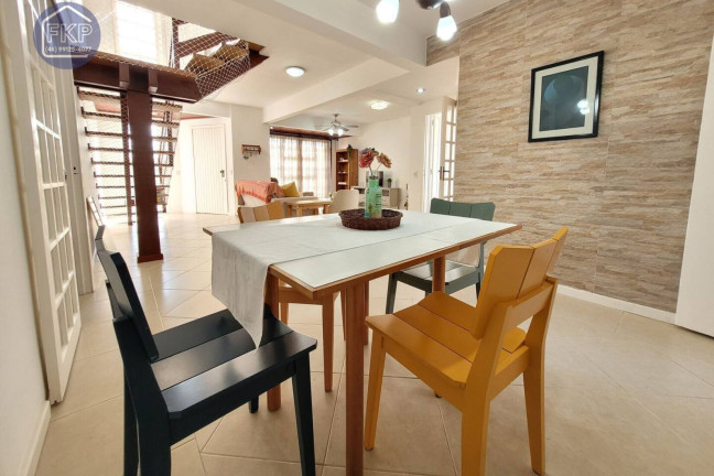 Imagem Casa com 3 Quartos à Venda, 266 m² em Vila Nova - Porto Alegre