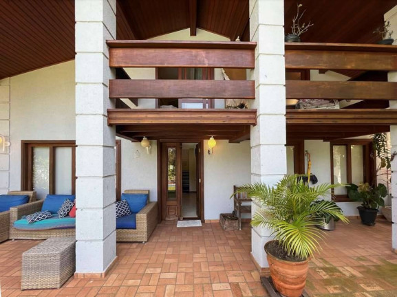 Imagem Casa com 5 Quartos à Venda, em Algarve - Cotia Imagem Casa com 5 Quartos à Venda, em Algarve - Cotia