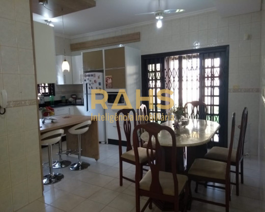 Imagem Casa com 4 Quartos à Venda, 261 m² em América - Joinville