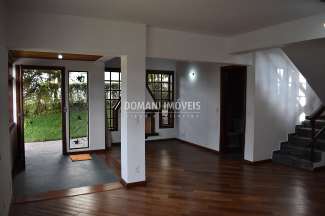 Imagem Casa com 4 Quartos à Venda, 190 m² em Região Do Alto Do Capivari - Campos Do Jordão Imagem Casa com 4 Quartos à Venda, 190 m² em Região Do Alto Do Capivari - Campos Do Jordão