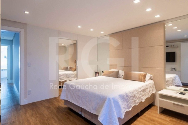Imagem Casa com 3 Quartos à Venda, 240 m² em Jardim Itu - Porto Alegre Imagem Casa com 3 Quartos à Venda, 240 m² em Jardim Itu - Porto Alegre