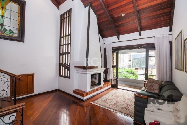 Imagem Casa com 3 Quartos à Venda, 253 m² em Rio Branco - Porto Alegre Imagem Casa com 3 Quartos à Venda, 253 m² em Rio Branco - Porto Alegre