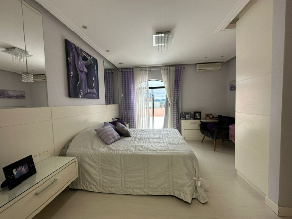 Imagem Casa com 4 Quartos à Venda, 251 m² em Coqueiros - Florianópolis