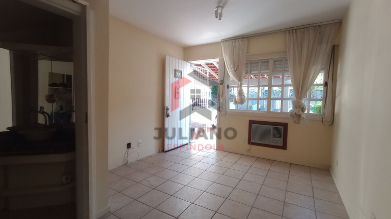 Imagem Casa com 2 Quartos à Venda, 101 m² em Jardim Itu - Porto Alegre Imagem Casa com 2 Quartos à Venda, 101 m² em Jardim Itu - Porto Alegre