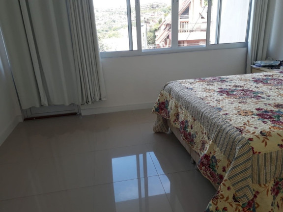 Imagem Casa com 4 Quartos à Venda,  em Menino Deus - Porto Alegre