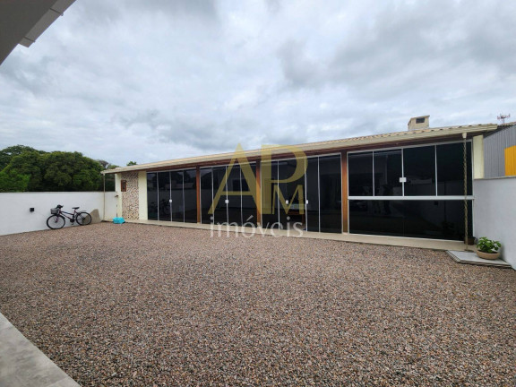Imagem Casa com 3 Quartos à Venda, 450 m² em Praia De Fora - Palhoça Imagem Casa com 3 Quartos à Venda, 450 m² em Praia De Fora - Palhoça