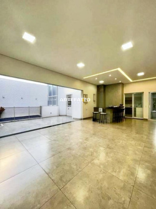 Imagem Casa com 3 Quartos à Venda, 300 m² Imagem Casa com 3 Quartos à Venda, 300 m²