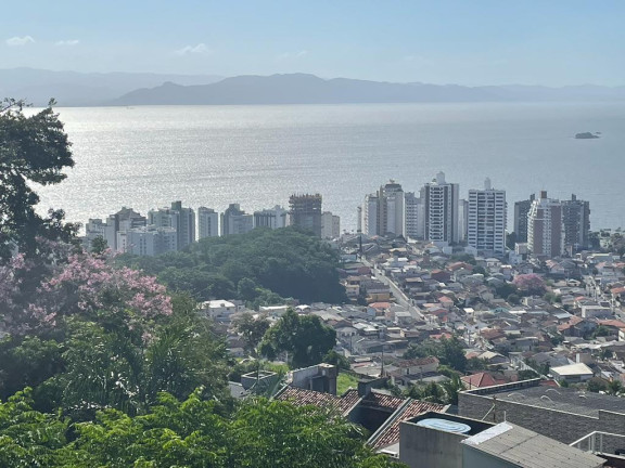 Imagem Casa de Vila com 5 Quartos à Venda, 630 m² em Morro Da Cruz - Florianópolis