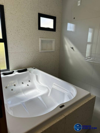 Imagem Casa com 3 Quartos à Venda, 360 m² em Moinho Dos Ventos - Goiânia Imagem Casa com 3 Quartos à Venda, 360 m² em Moinho Dos Ventos - Goiânia