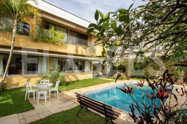 Sobrado com 4 Quartos à Venda, 358 m² em Jardim Guedala - São Paulo