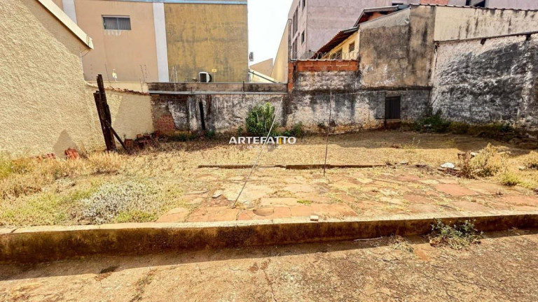 Imagem Casa com 3 Quartos à Venda, 288 m² Imagem Casa com 3 Quartos à Venda, 288 m²