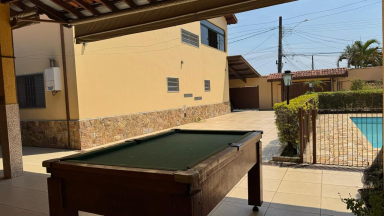Sobrado com 4 Quartos à Venda, 350 m² em Parque São Cristóvão - Taubaté