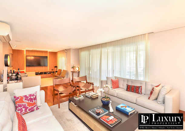Apartamento com 3 Quartos à Venda, 226 m² em Vila Nova Conceição - São Paulo