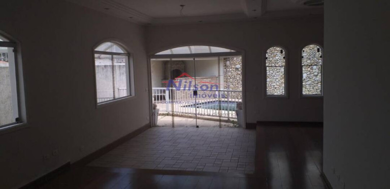 Imagem Casa com 5 Quartos à Venda,  em Guarulhos
