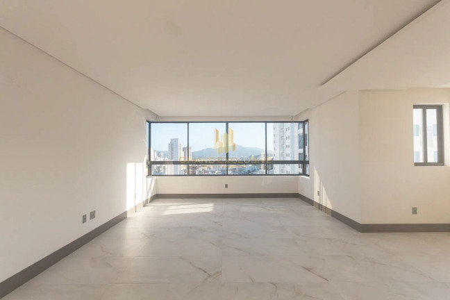 Apartamento com 3 Quartos à Venda, 130 m² em Centro - Balneário Camboriú