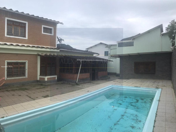 Casa com 3 Quartos à Venda, 300 m² em Centro - São Sebastião