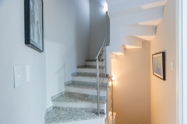 Imagem Sobrado com 3 Quartos para Alugar, 150 m² em Guabirotuba - Curitiba