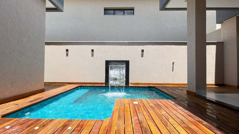 Imagem Imóvel com 
            	3             Quartos à Venda, 158 m² em 
            	Jardins Bolonha             - 
            	Senador Canedo            