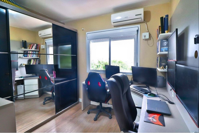 Imagem Casa com 3 Quartos à Venda, 230 m² em Mário Quintana - Porto Alegre Imagem Casa com 3 Quartos à Venda, 230 m² em Mário Quintana - Porto Alegre