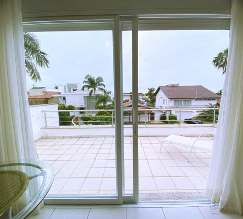 Imagem Casa com 4 Quartos à Venda, 620 m² em Jurerê - Florianópolis Imagem Casa com 4 Quartos à Venda, 620 m² em Jurerê - Florianópolis