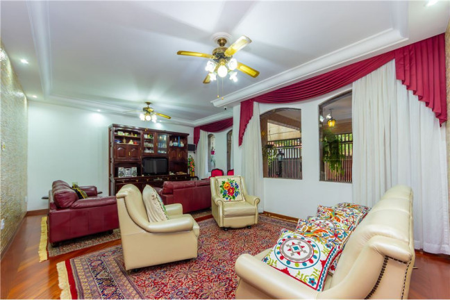 Casa com 4 Quartos à Venda, 274 m²