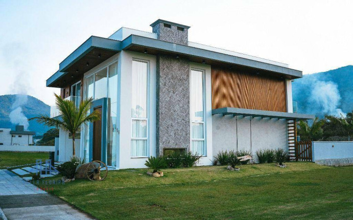 Imagem Casa com 5 Quartos à Venda, 411 m² em Ratones - Florianópolis