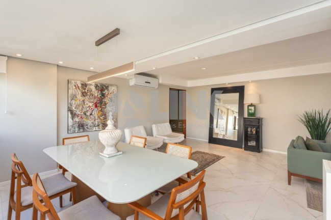 Imagem Apartamento com 3 Quartos à Venda, 142 m² em Petrópolis - Porto Alegre Imagem Apartamento com 3 Quartos à Venda, 142 m² em Petrópolis - Porto Alegre
