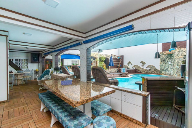 Imagem Casa com 5 Quartos à Venda, em Municípios - Balneário Camboriú Imagem Casa com 5 Quartos à Venda, em Municípios - Balneário Camboriú