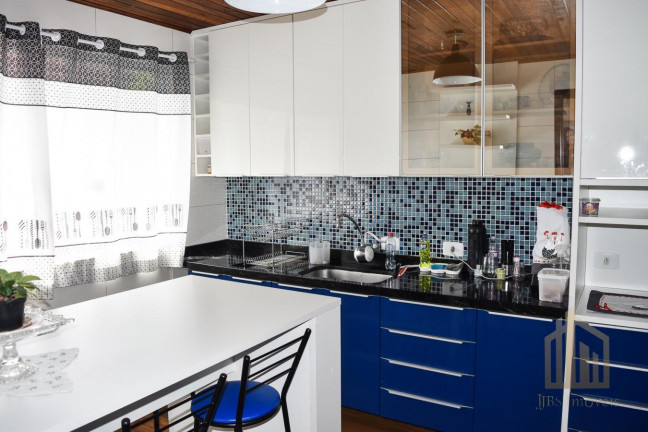 Imagem Casa com 2 Quartos à Venda, 186 m² em Cajuru - Curitiba