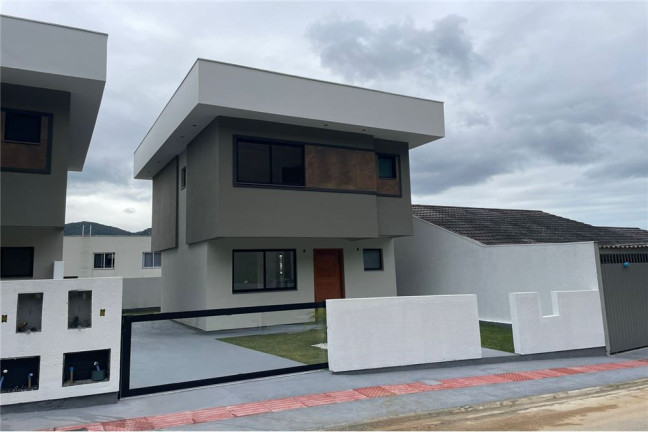 Imagem Casa com 3 Quartos à Venda, em Bela Vista - Palhoça Imagem Casa com 3 Quartos à Venda, em Bela Vista - Palhoça