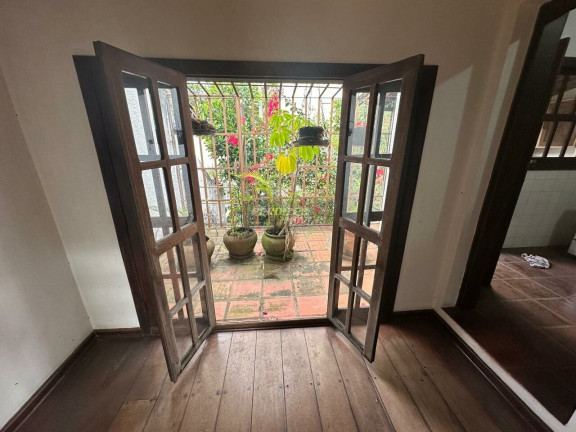 Imagem Casa com 3 Quartos à Venda, 252 m² em Sumaré - São Paulo Imagem Casa com 3 Quartos à Venda, 252 m² em Sumaré - São Paulo