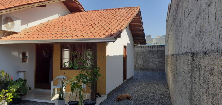 Imagem Casa com 2 Quartos à Venda, 74 m² em Centro - Tijucas Imagem Casa com 2 Quartos à Venda, 74 m² em Centro - Tijucas