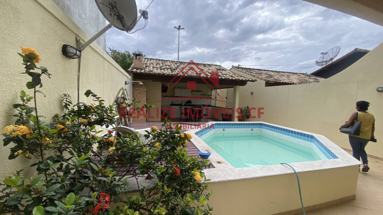 Casa com 5 Quartos para Alugar,  em São Cristóvão - Cabo Frio