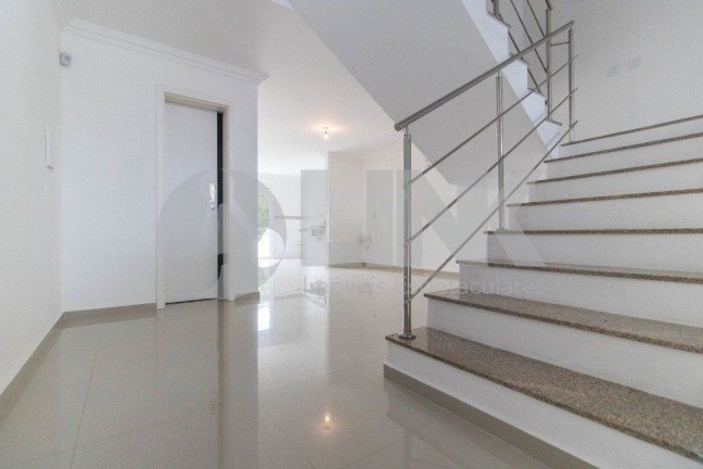 Imagem Sobrado com 3 Quartos à Venda, 220 m² em Jardim Sabará - Porto Alegre Imagem Sobrado com 3 Quartos à Venda, 220 m² em Jardim Sabará - Porto Alegre