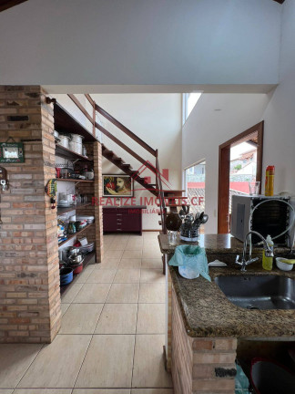 Imagem Casa de Condomínio com 3 Quartos para Alugar,  em Vila Do Peró - Cabo Frio