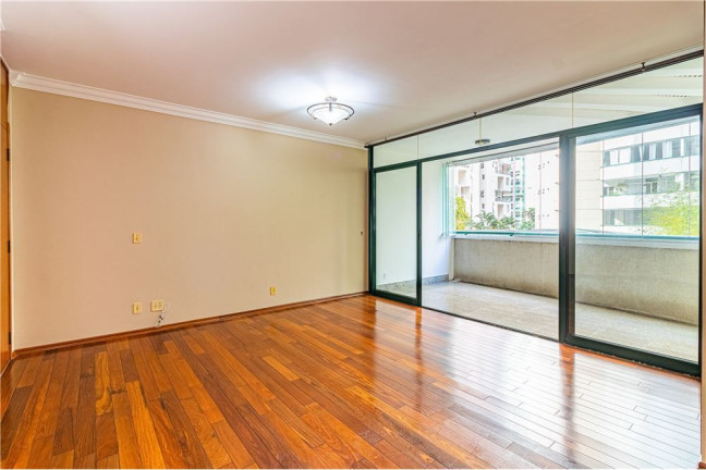 Imóvel com 4 Quartos à Venda,  em Moema - São Paulo