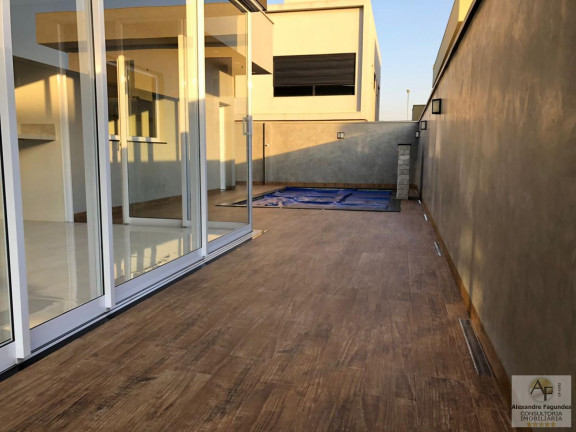 Imagem Casa com 4 Quartos à Venda, 212 m² em Residencial Goiânia Golfe Clube - Goiânia